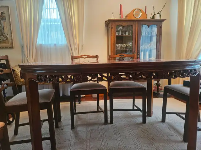 Rosewood Extending Dining Table in Dining Tables & Sets in Cape Breton - Image 4