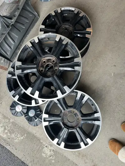 18’ black & silver GMC alloy rims with caps (2017 GMC Terrain) 5 x 120 bolt pattern