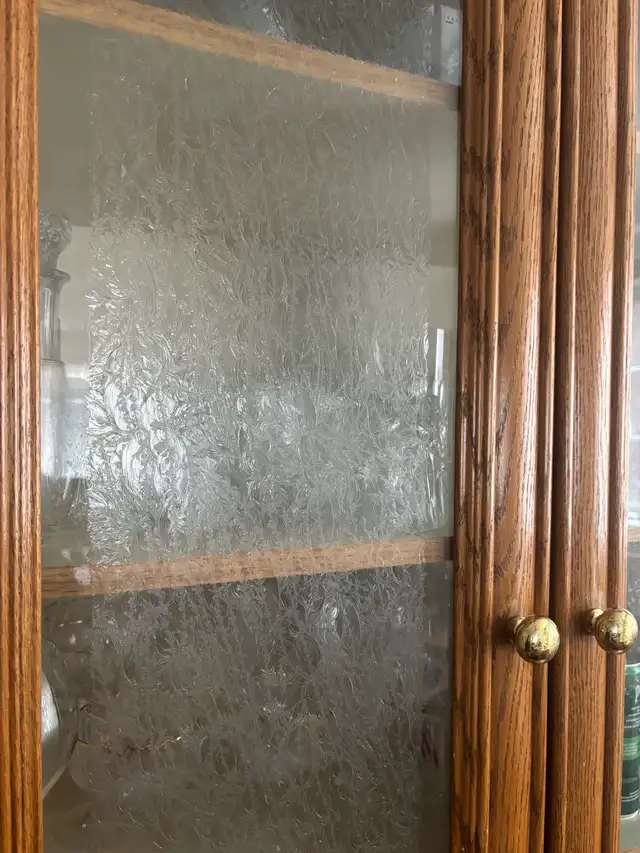 Solid Wood Hutch in Hutches & Display Cabinets in City of Toronto - Image 3