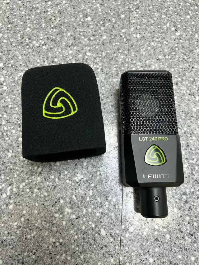 Lewitt LCT 240 Pro Microphone63654759371521123