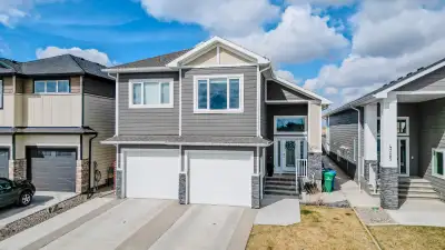 4721 40 Ave S Lethbridge Welcome to this exceptional home in the highly sought-after Sixmile neighbo...