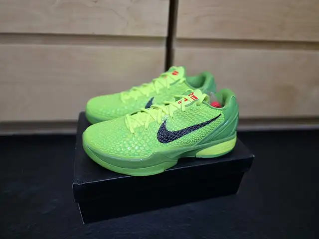 Kobe 6 Protro Grinch size 8 in Men's Shoes in Mississauga / Peel Region - Image 2