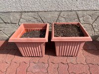 Outdoor Planters Plastic (13" x 13" Square)