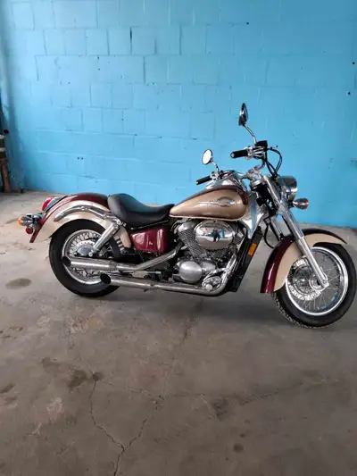 1999 Honda ShadoC.E Deluxe This is the best first motercycle you're going to ever ride. It has new c...