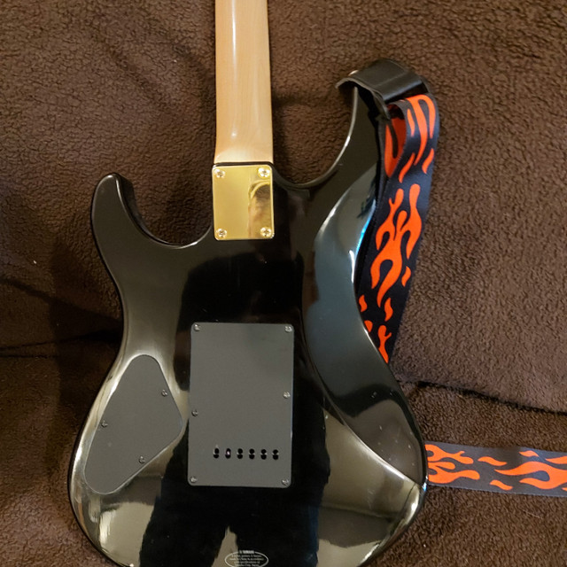 Yamaha electric guitar in Guitars in Renfrew - Image 2