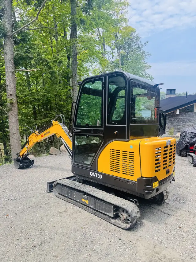 AGT  Kubota 25 hp D902 Diesel Professional Mini Excavator in Other in Muskoka - Image 4