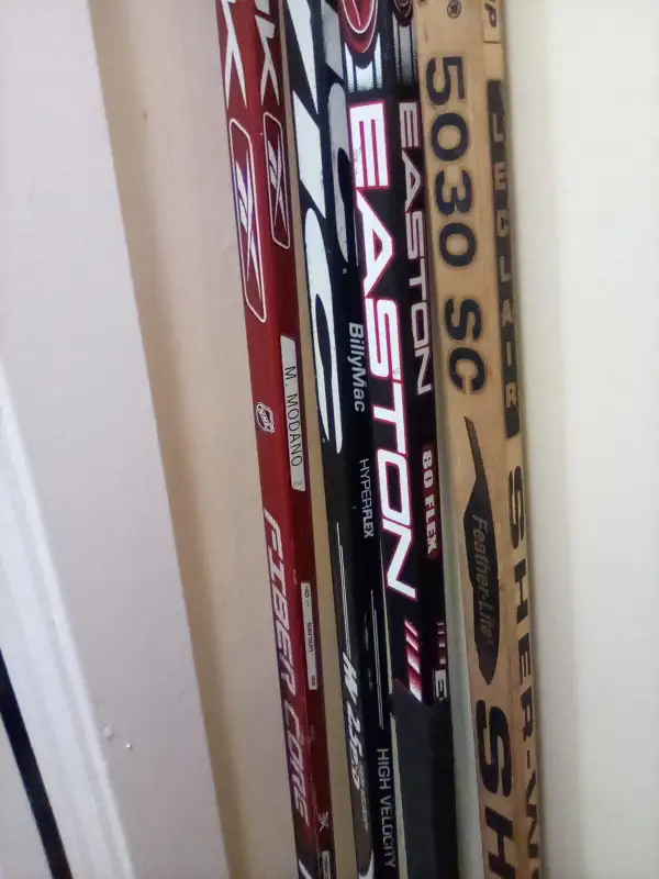 Senior Left Handed Hockey Stick Lot in Hockey in Kawartha Lakes - Image 5