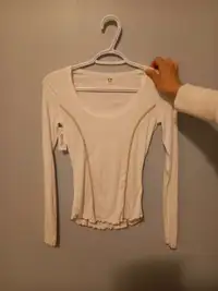 Aritzia Sunday Best Long-Sleeved White Shirt($40 retail)