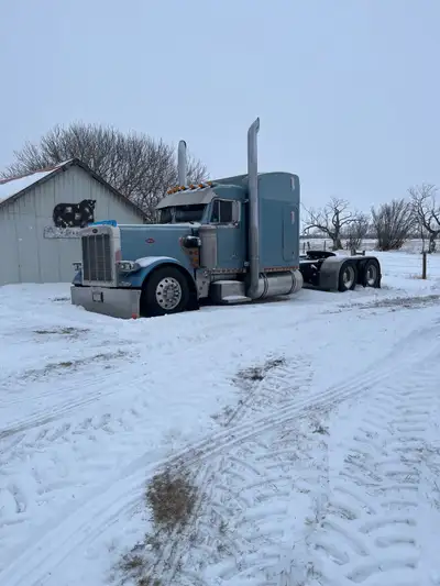 Peterbilt 379 L Rebuilt c15 with 485000 km 18 spd replaced with 140000 km 355 gears done with 85000...