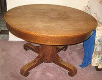 Antique solid oak round dining room, kitchen, farm or den table