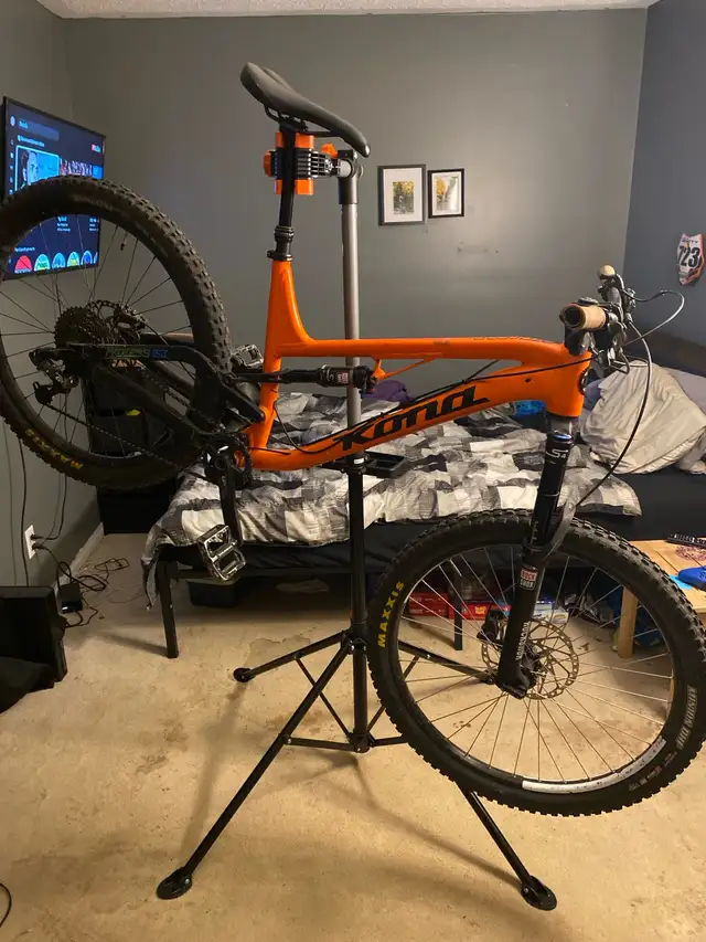 bike work stand in Other in Brockville - Image 2