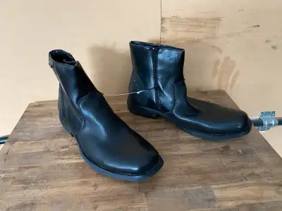 Brand new DISTINCTION boots. size 10, View more