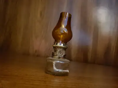Mini amber oil lamp