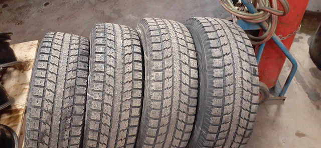 4 pneus d'hivers Toyo Tire 225/70 r16 roues d'acier 16po dans Pneus et jantes  à Granby