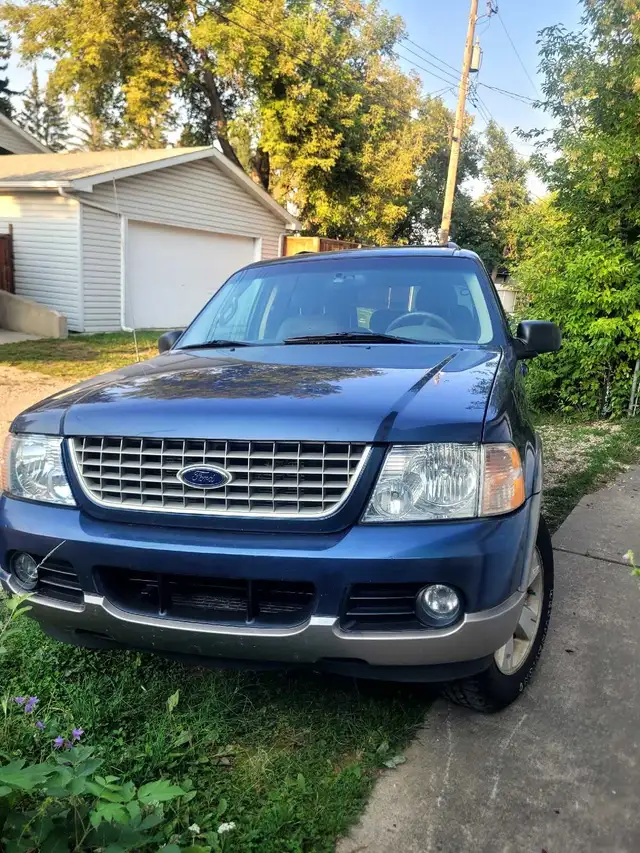 2004 Ford Explorer Eddie Bauer fully loaded Active 