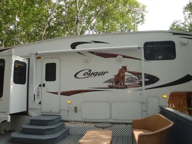 Cougar 5th wheel trailer and campsite regina beach campground in Travel Trailers & Campers in Regina - Image 2