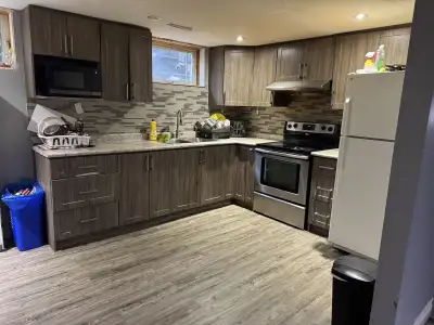 1 Private room and 1 shared room available for rent in Scarborough-BRIMLEY & LAWRENCE Looking for 1...