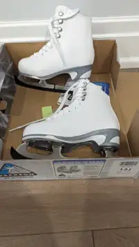 Jr Figure Skates - size 12j