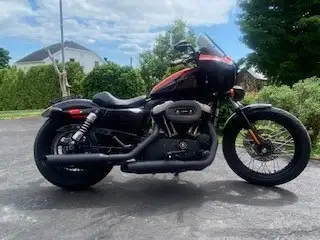 Harley-Davidson 2010 Sportster Nigthster 1200 , Américain plaque sur le coté d'origine. Fearing avec...