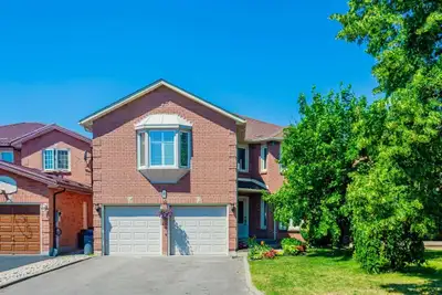 4 Bedrooms are available right away in 4+2 Bedrooms renovated detached house in Scarborough. It's a...