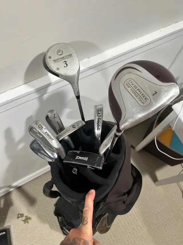 men’s right handed golf clubs and bag  in Golf in Guelph - Image 2