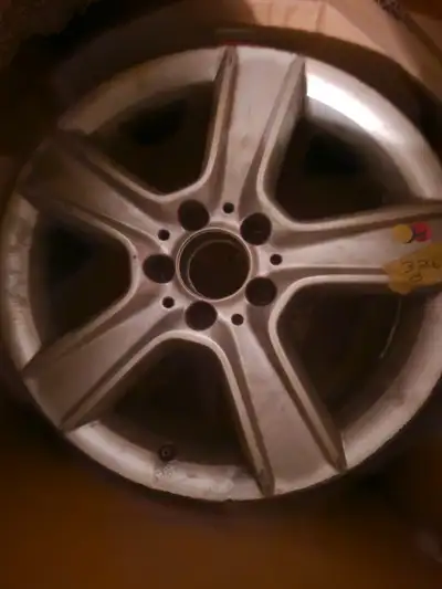 1. Mercedes W 204 (Staggering setup) Have 4 wheels available (only wheels) In good condition, sellin...