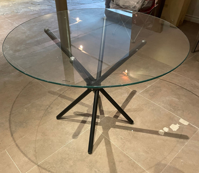Glass Round Dining Table in Dining Tables & Sets in City of Toronto