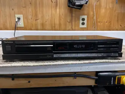 Technics SLP-150 CD Player, View more