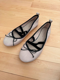 Beige ballerina/shoes (5.5-6 US)