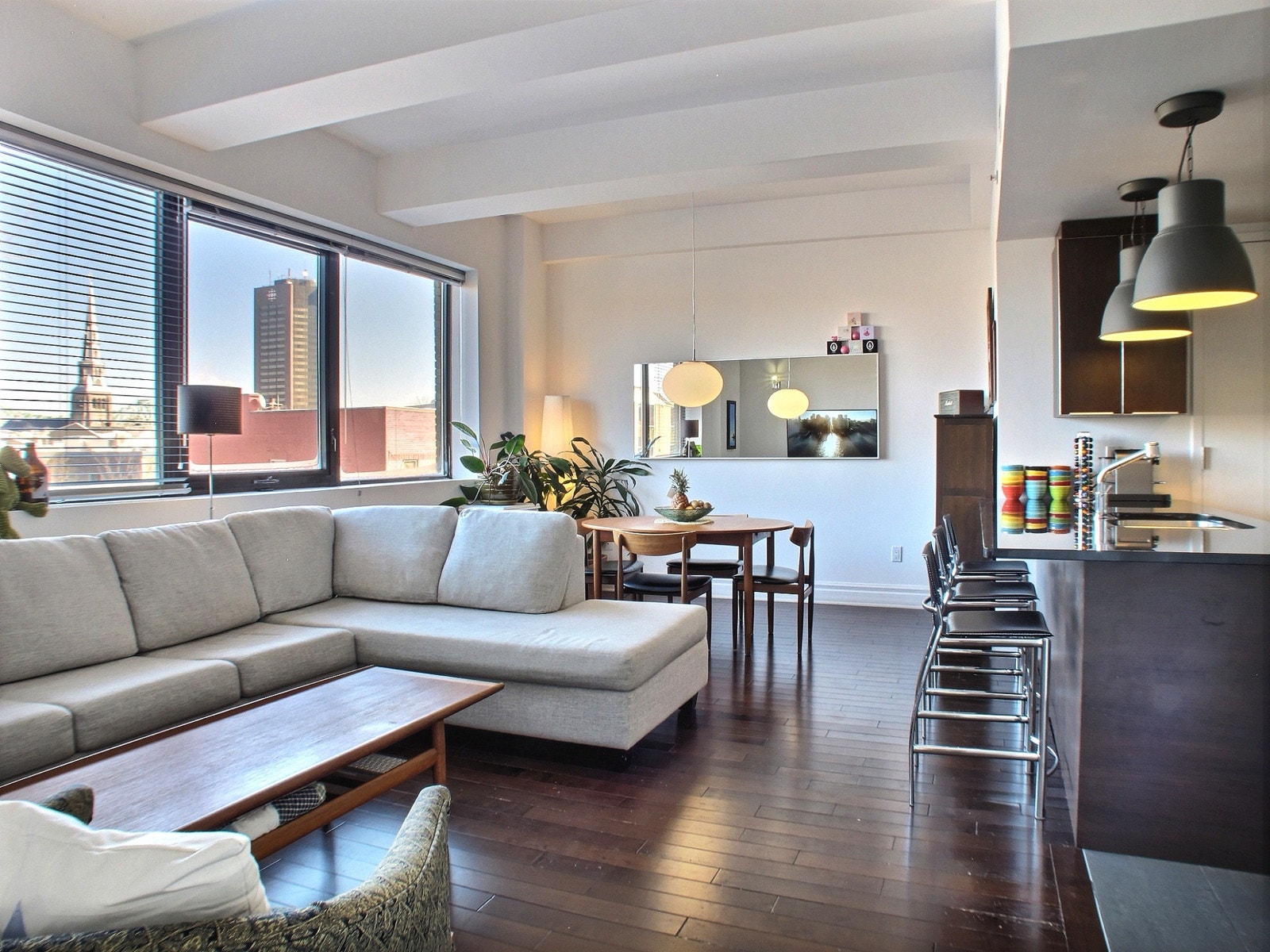 1010 Rue Sainte-Catherine E — photo 2