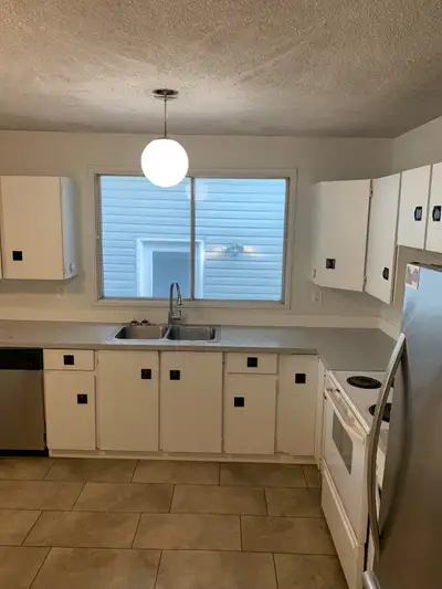 3 bedroom unit , washer dryer included , large living room, dining room , 3 pieces bathroom , dishwa...