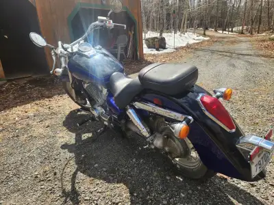 Honda Shadow 2004 Tres belle moto 53.898Km Very good condition See pics Best offer (514)446-7080 tex...