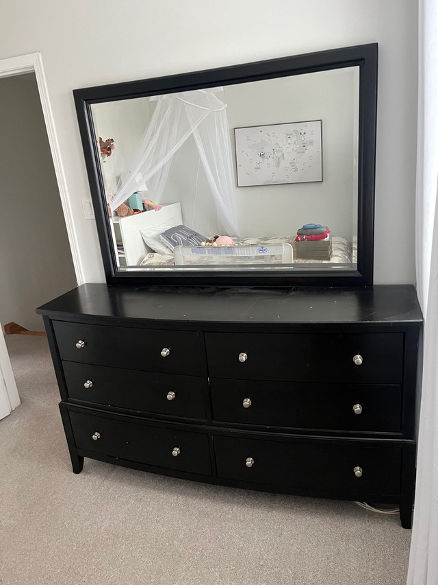 Dresser with mirror in Dressers & Wardrobes in Kitchener / Waterloo - Image 2