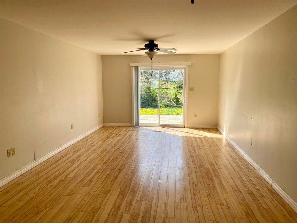 Spacious 2-Bed, 1.5-Bath Duplex with a single garage 3