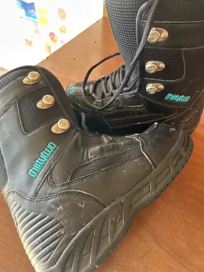thirty two snowboard boots. women’s 9 or men’s 7.5, View more