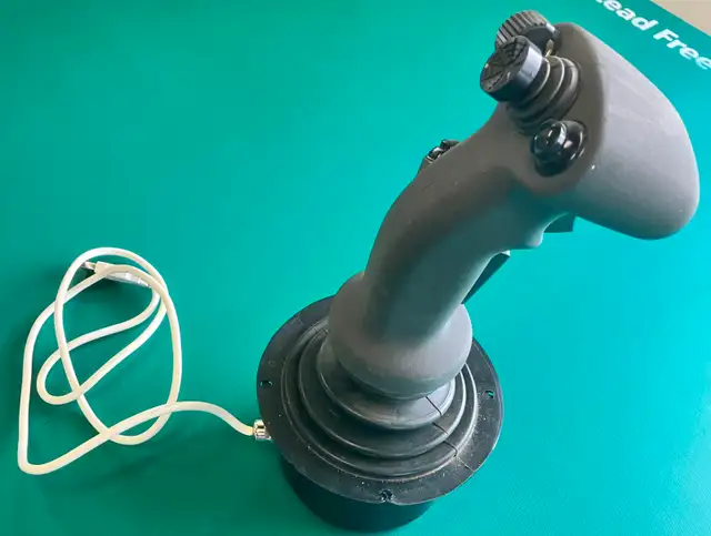 Joystick Controller Daco 1165-1 in Other in Québec City - Image 3