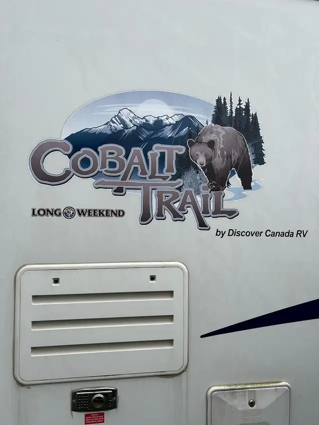 2011 21ft Cobalt “long weekend” travel trailer in Travel Trailers & Campers in Oshawa / Durham Region - Image 4