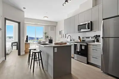 Looking to transfer my apartment lease, ending August 31st. Offering $500/month off of rent as an in...