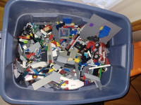 Big bin of lego 30 lbs