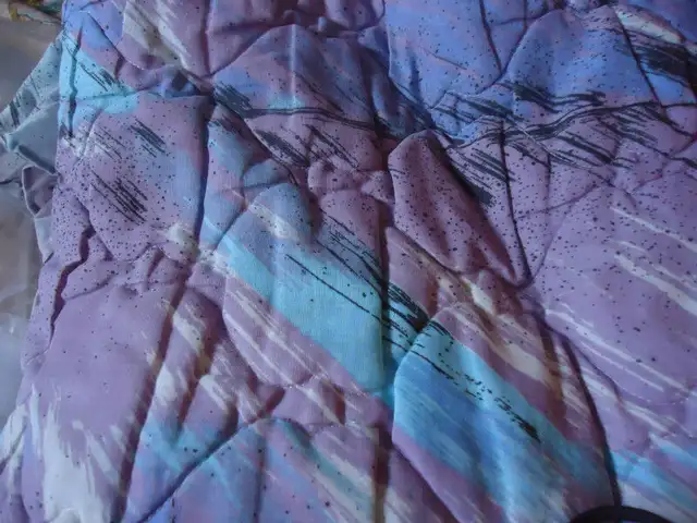 Couvre-lit et tapis tissé in Bedding in Longueuil / South Shore - Image 3