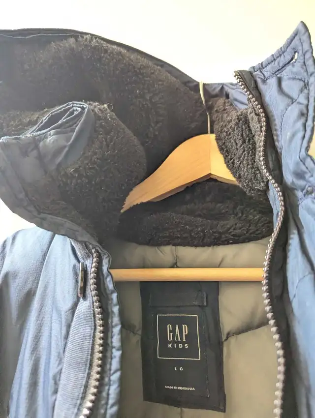 Gap down winter jacket for kids unisex size Large in Kids & Youth in City of Toronto - Image 7