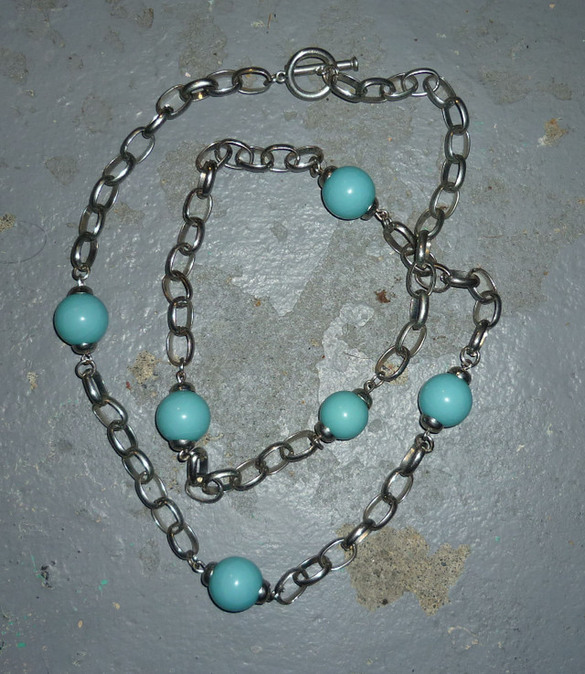 $20 Vintage 1970's 80's silver tone and turquoise bead necklace in Jewellery & Watches in Sudbury