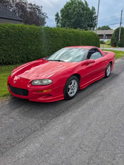 Chevrolet Camaro 1998 170800 km Moteur V6 3.8L MANUEL 5 VITESSES Bien entretenu Roule bien Très prop...