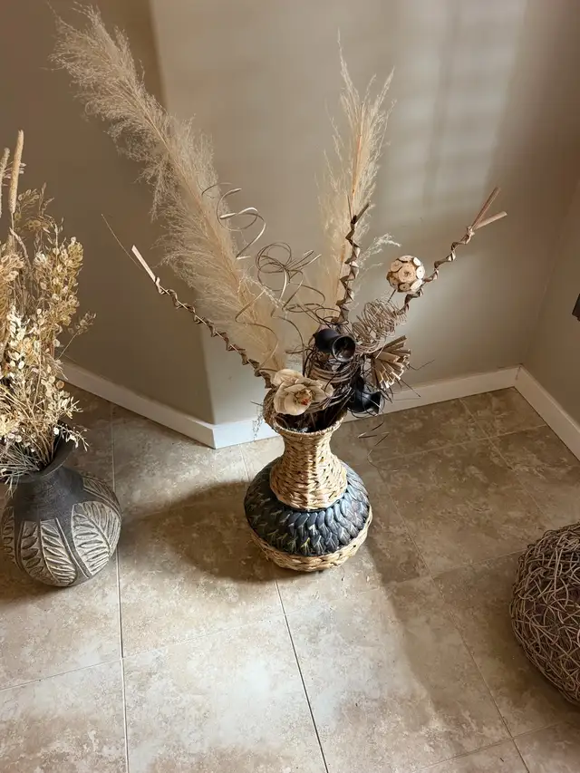 Decorative Vauses, some home decor in Home Décor & Accents in Calgary - Image 5
