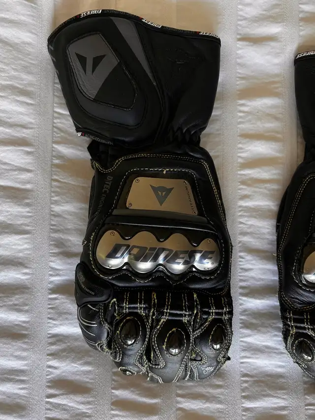 Dainese Full Metal D1 Motorcycle Gloves – Size 8.5 / M in Motorcycle Parts & Accessories in Hamilton - Image 3