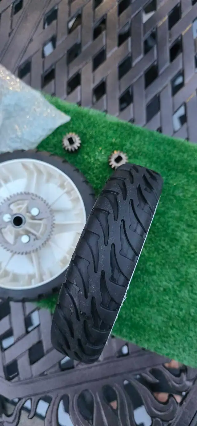 TORO WHEELS in Lawnmowers & Leaf Blowers in Windsor Region - Image 4