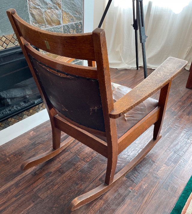 Comfy and Rustic Mission Rocking Chair in Chairs & Recliners in Revelstoke - Image 2