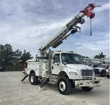 2015 Freightliner M2 - Altec Digger Derrick in Other in City of Toronto - Image 5