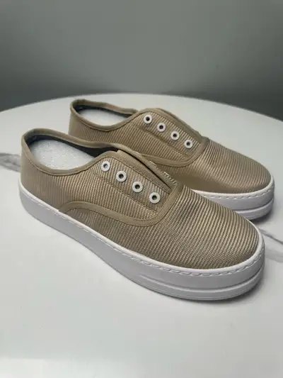 (Men's 9 / Women's 11) - Tan Ribbed Platform Sneakers, View more