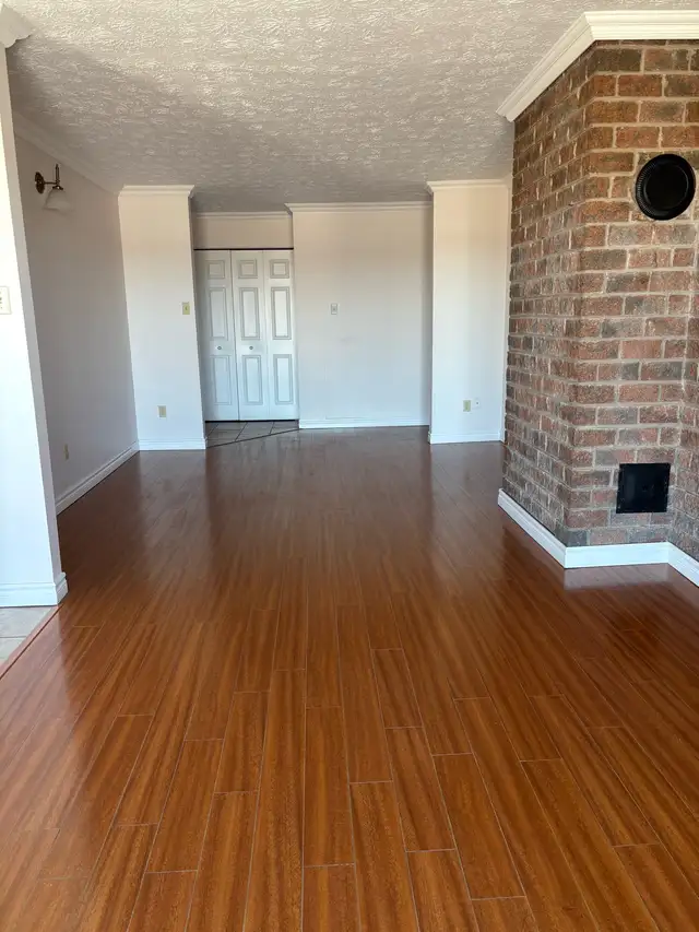 GRAND CONDO 5 1/2 À LOUER